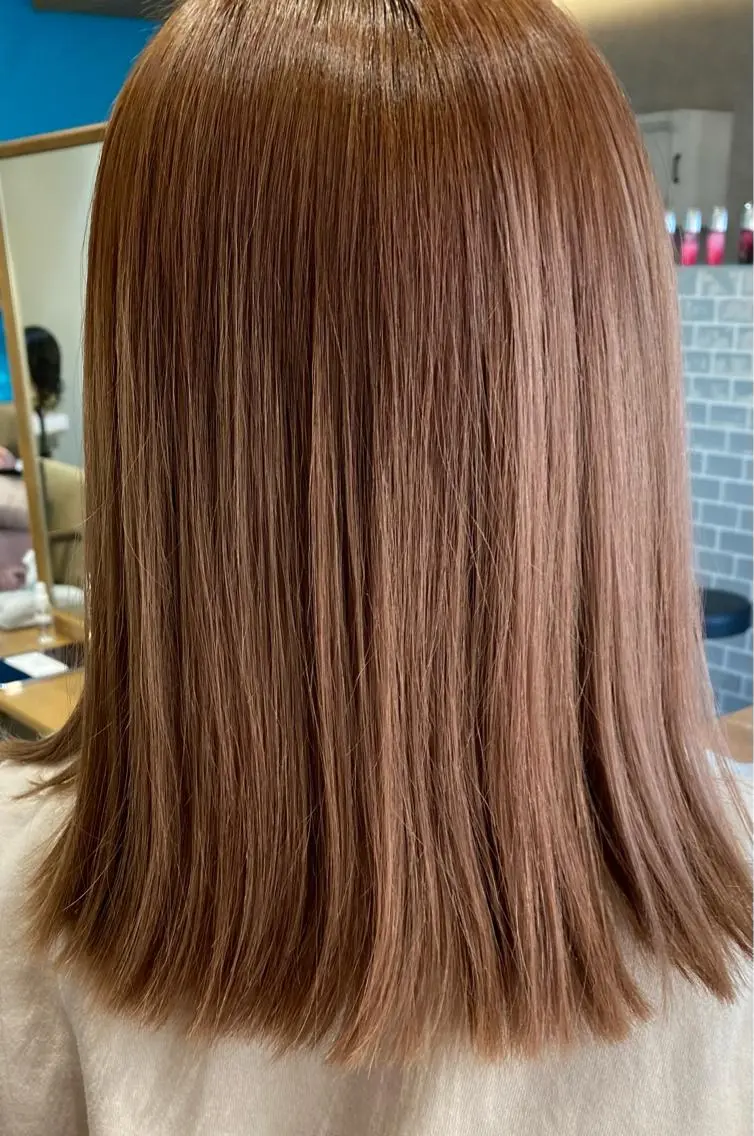 セミロング カラー 鶴谷 麻衣のヘアスタイル