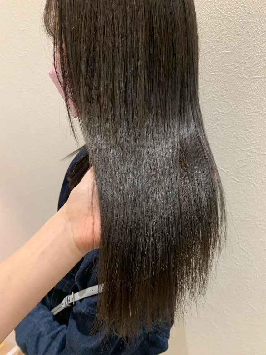 ロング カラー アッシュ アッシュグレー トリートメント カット 縮毛矯正 トリートメント hubhair レイヤー/透明感のヘアスタイル