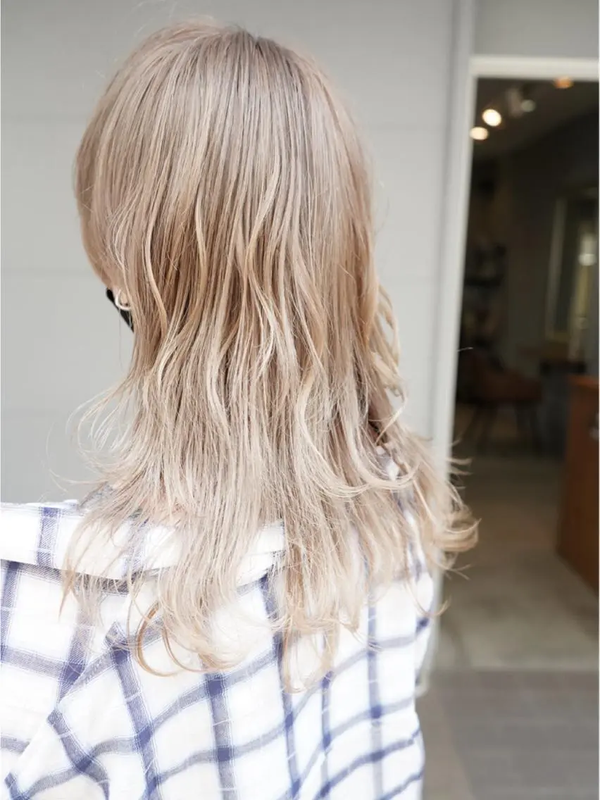 ミディアム カラー ヘアアレンジ ヘアカラー トリートメント lani ブリーチ /ダブルカラーのヘアスタイル