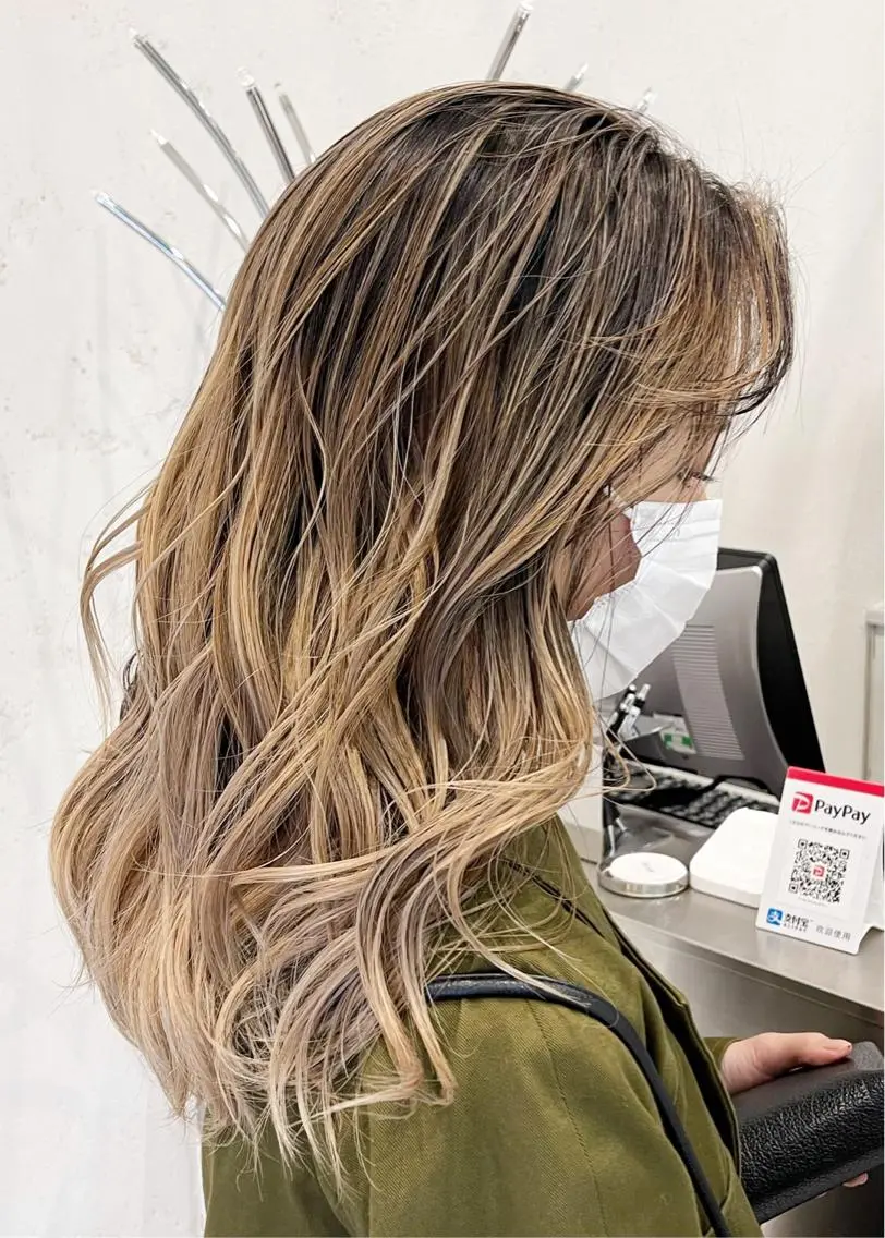 ロング カラー ハイライトカラー ハイライト DEAN ISLA 海外風ヘアサロンのヘアスタイル