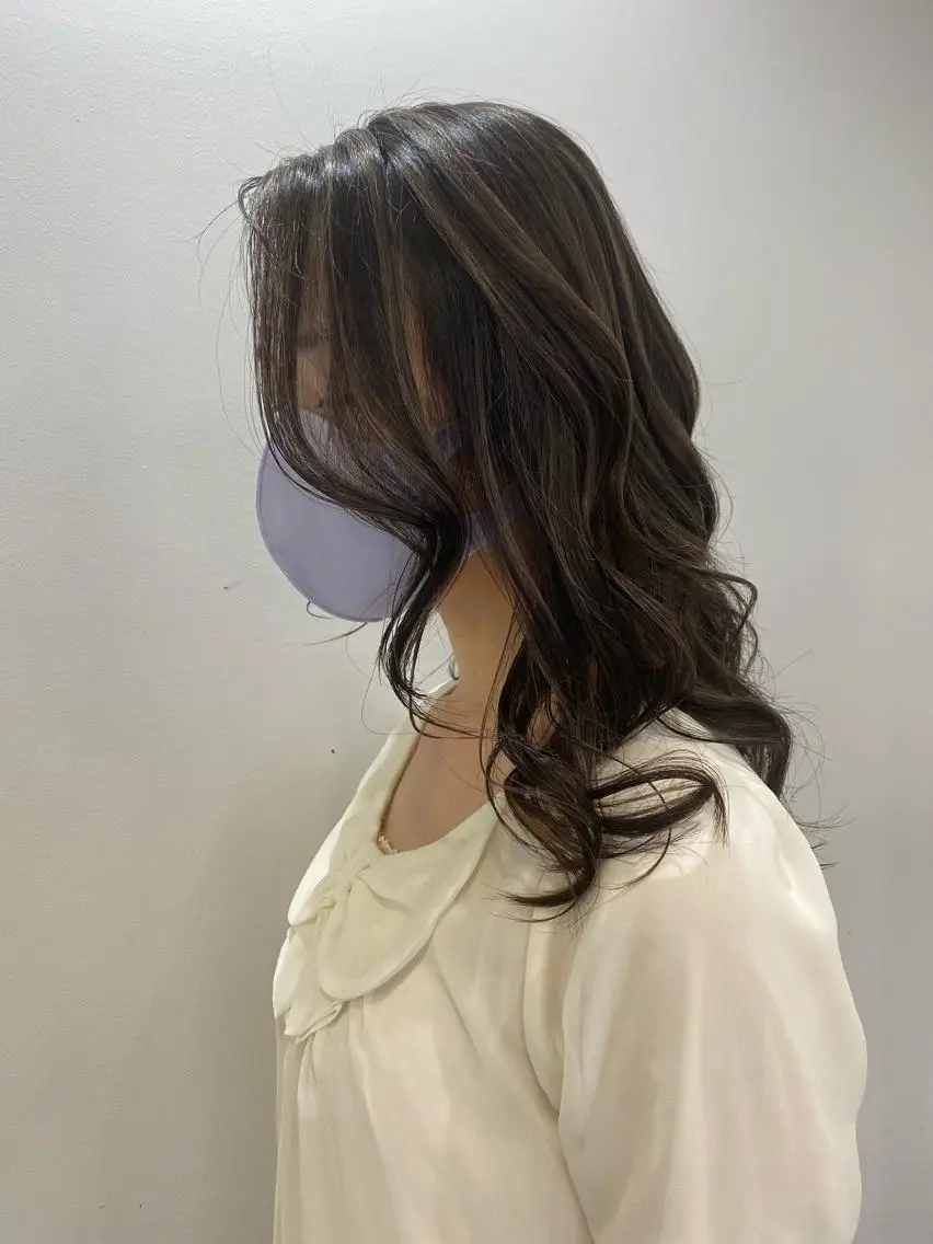 ロング カラー バレイヤージュ グラデーションカラー ハイライトカラー ハイトーンカラー インナーカラー ヘアカラー トリートメント opus 店長大和 レイヤー/赤み消しのヘアスタイル