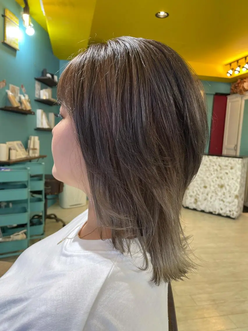 ミディアム ウルフカット ヘアカラー トリートメント 末石 智のヘアスタイル