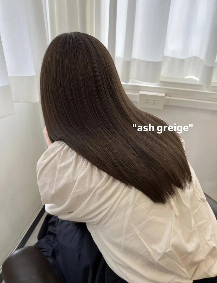 カラー アッシュ アッシュグレー アッシュグレージュ ベージュカラー グレージュ 髪質改善init. りこのヘアスタイル