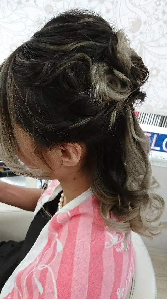 ロング ヘアアレンジ ハーフアップ 工藤 マユナのヘアスタイル