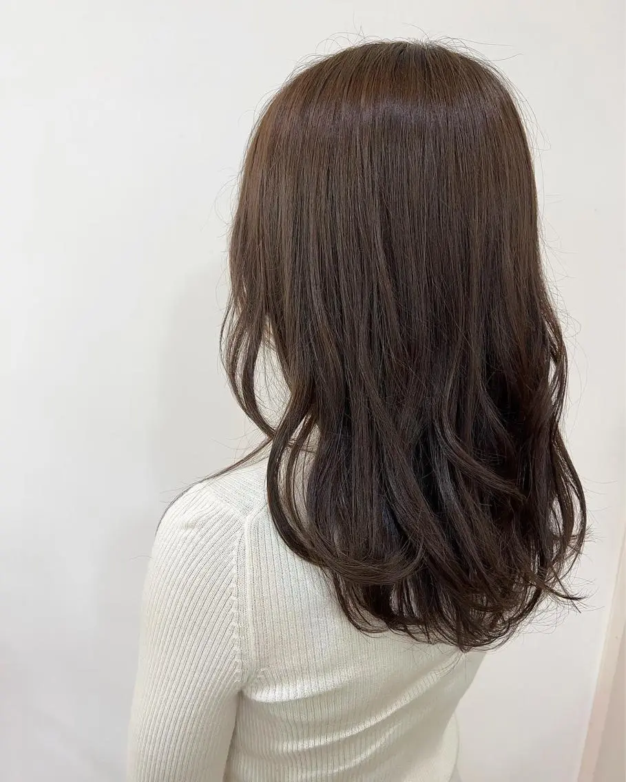 セミロング カラー レイヤーカット 渡辺 リオのヘアスタイル