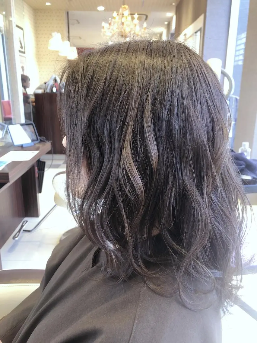カラー 絹川 琴美のヘアスタイル