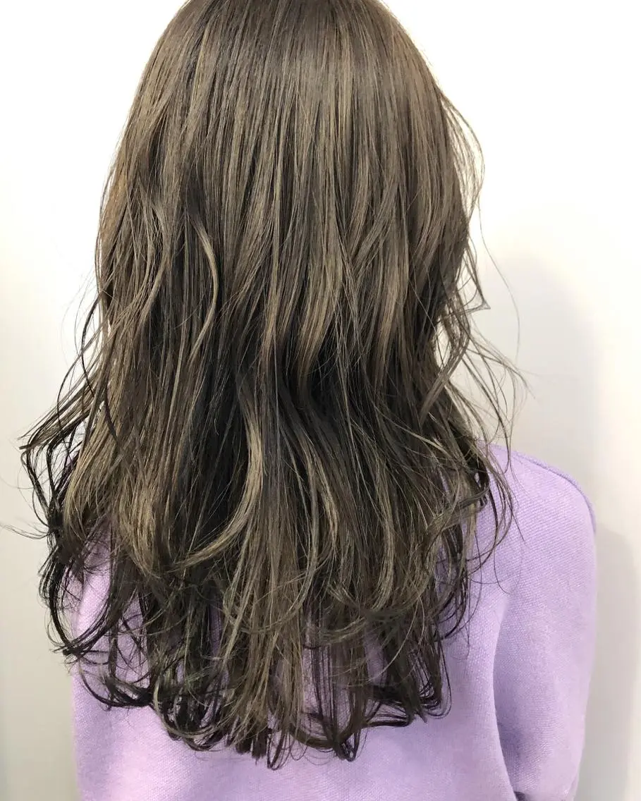 ロング カラー 岡田 拓也のヘアスタイル