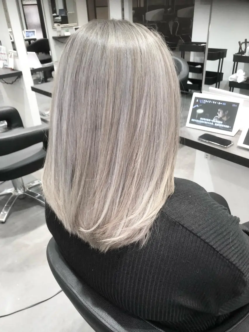ミディアム カラー LOOP hairのヘアスタイル