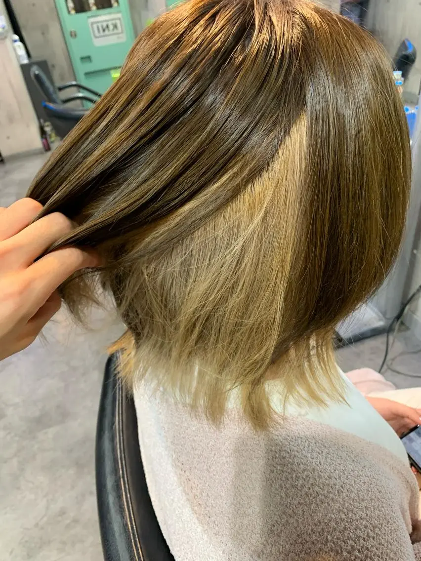 ショート カラー ベージュカラー ミルクティーベージュ ヘアカラー ハイトーン/メンズ/ ウルフ特化 小松のヘアスタイル