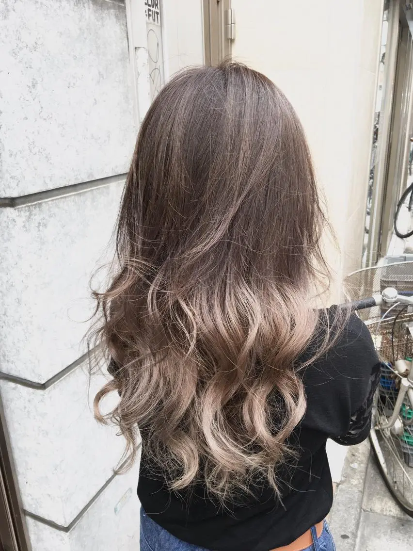 セミロング カラー ヘアアレンジ ベージュカラー ブリーチ グラデーションカラー 外国人風カラー 👑指名率No.1 👑坂口飛翔のヘアスタイル