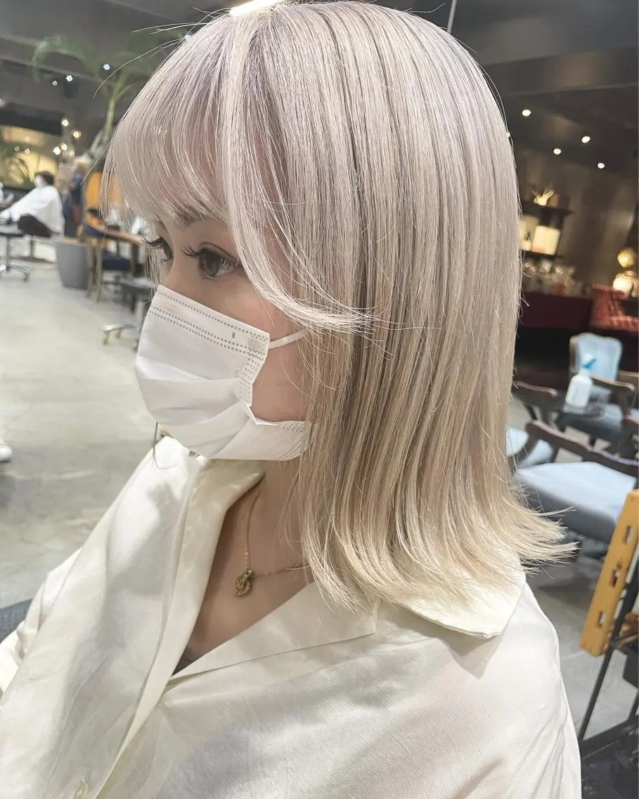 ミディアム カラー ヘアアレンジ ベージュカラー ホワイトベージュ 髪質改善カラー&TR 縮毛矯正/弱酸性矯正のヘアスタイル