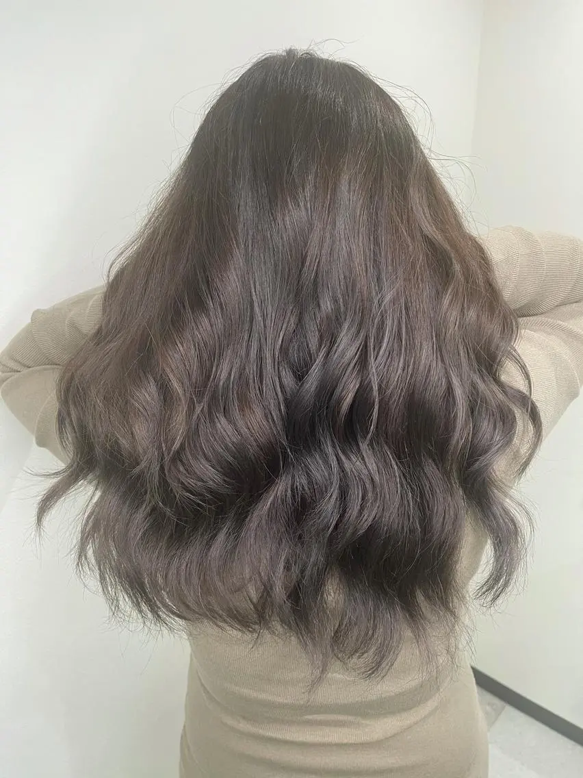 ロング カラー アディクシーカラー イルミナカラー トリートメント ヘアカラー トリートメント emi/髪質改善/ 韓国風/艶カラーのヘアスタイル