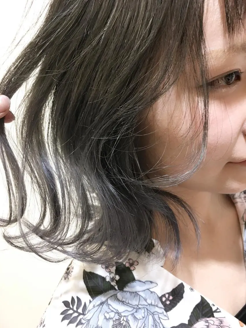 ショート カラー ブルーカラー ブルージュ ダブルカラー 海外風レイヤーカット 👑店長 平松 由のヘアスタイル