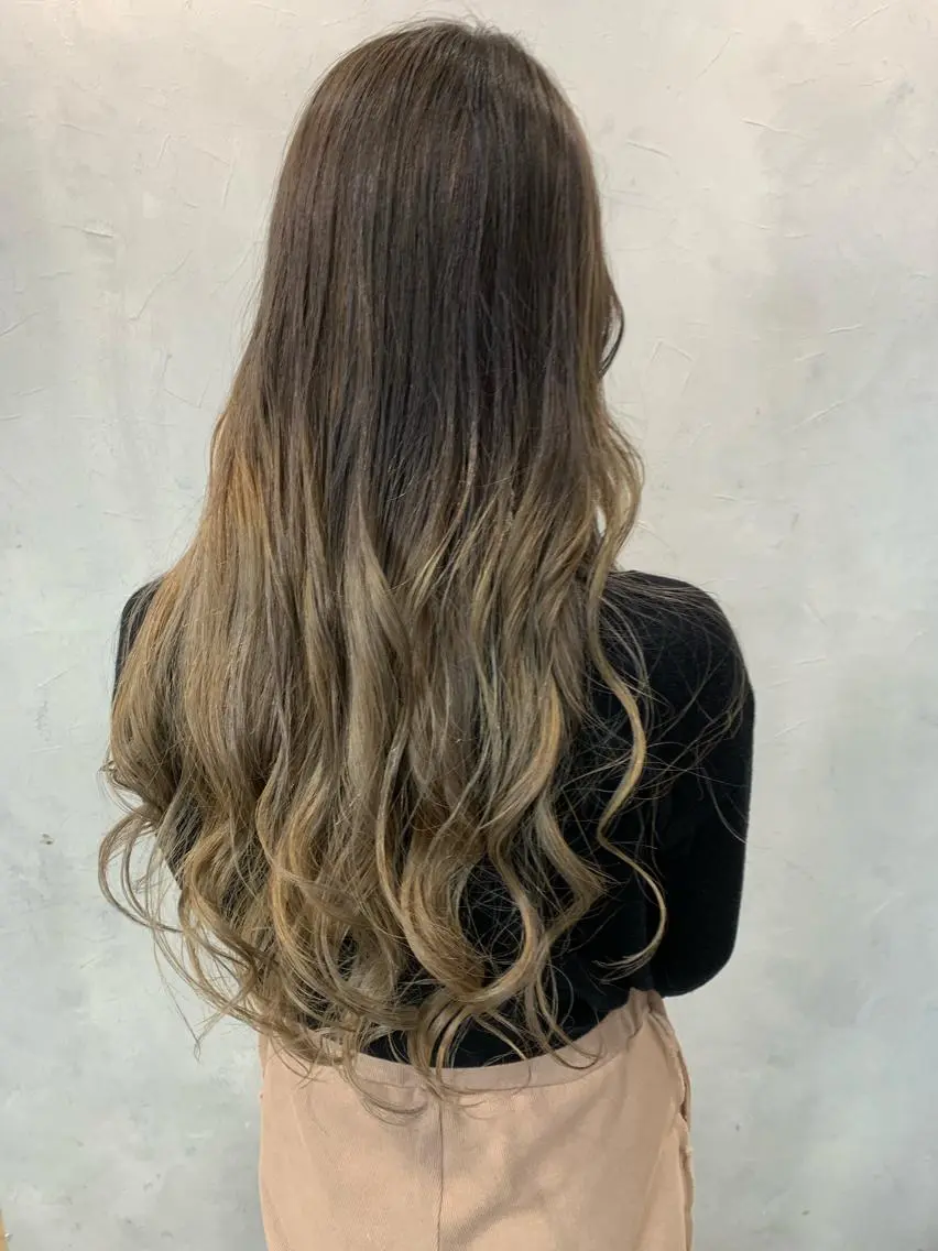 ロング ヘアカラー 江畑 匠 新宿三丁目 徒歩30秒⭐️のヘアスタイル