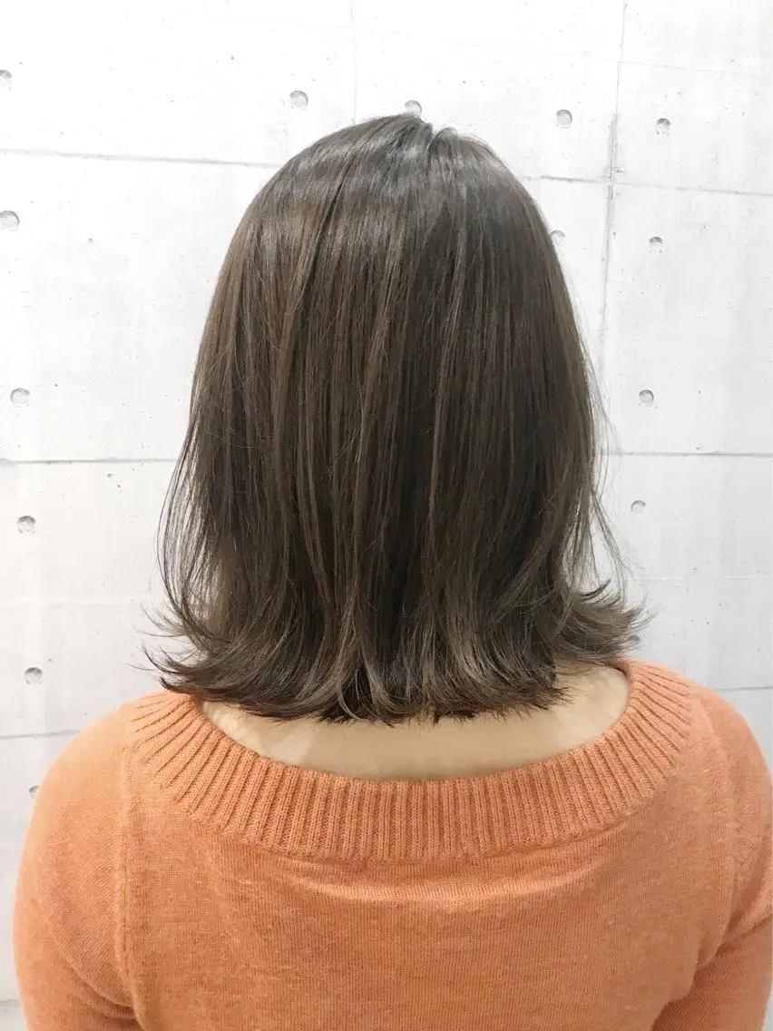 ミディアム カラー 切りっぱなしボブ アッシュ ベージュカラー イルミナカラー ボブ カット ヘアカラー 高木 麻知子のヘアスタイル