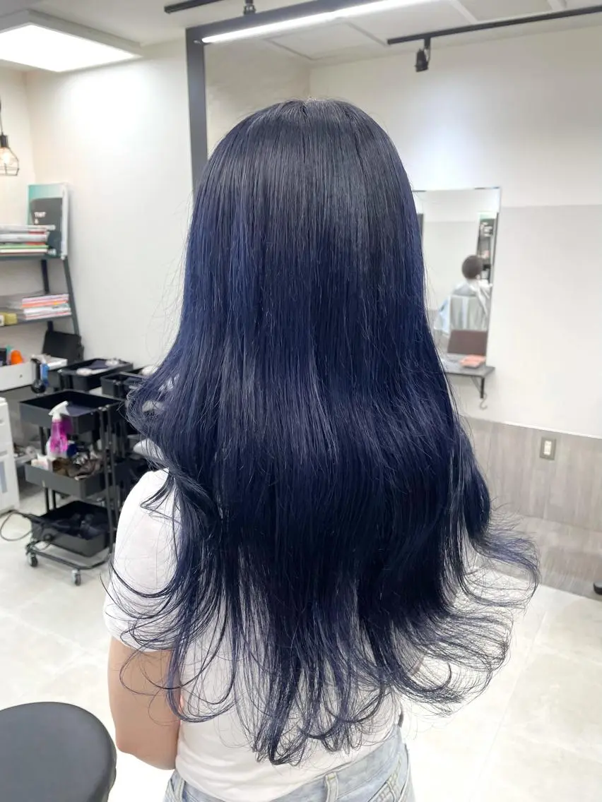 カラー AIRI layer cut hairのヘアスタイル