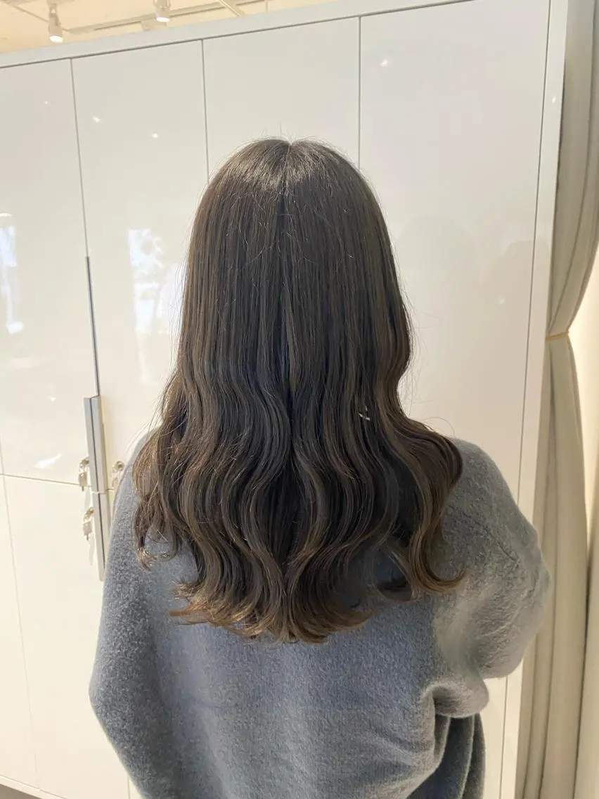 ロング カラー グレージュ オリーブグレージュ オリーブグレー 似合わせレイヤー✨️ RIEのヘアスタイル