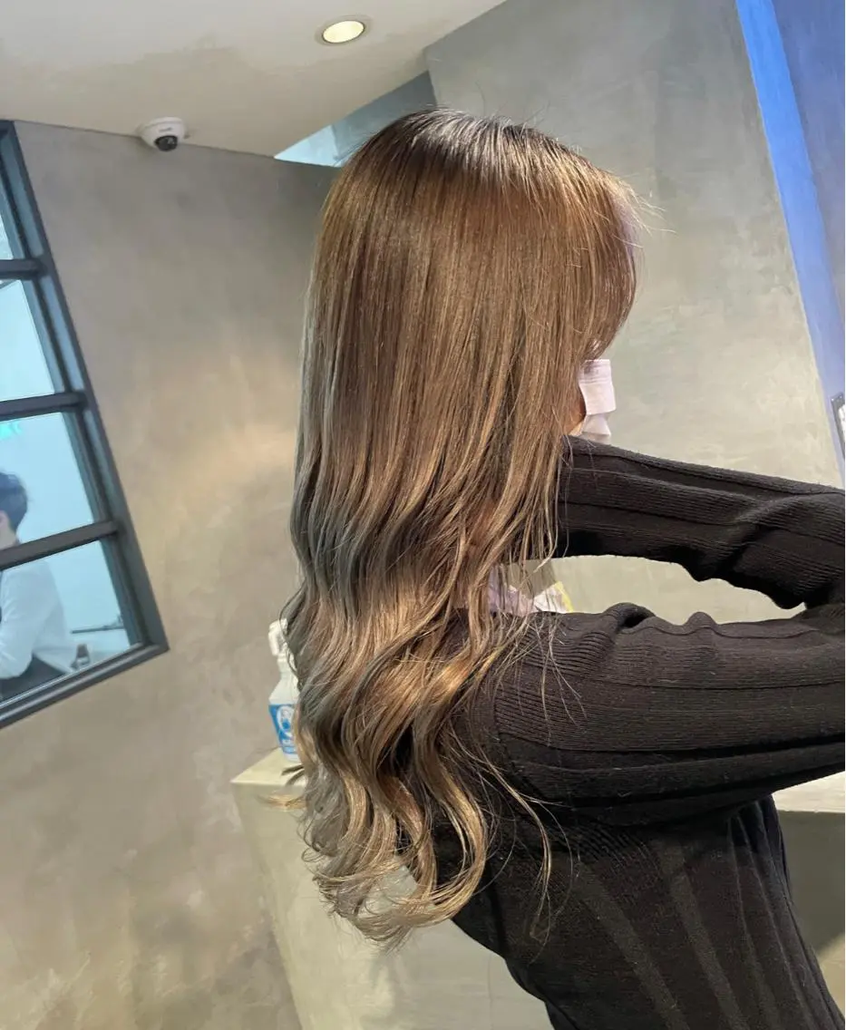 ロング カラー バレイヤージュ レイヤーカット ギャルの革命児 秀斗のヘアスタイル