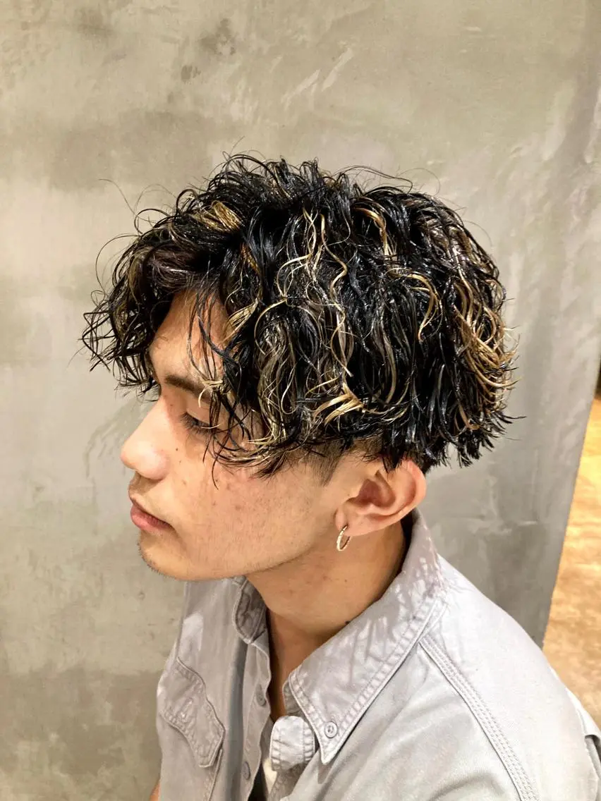 ショート パーマ メンズ カット パーマ トリートメント 波巻きスパイラルパー マ/シャドウパーマ駿のヘアスタイル