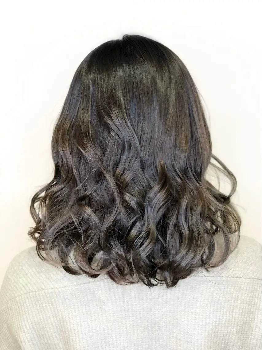 ミディアム カラー ブリーチ ブルーカラー ブルージュ 透明感カラー グレージュ 門田 恭弥のヘアスタイル