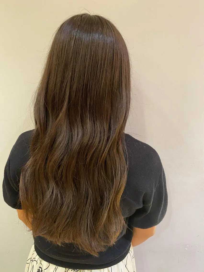 ロング カラー アッシュ ベージュカラー ヘアカラー トリートメント 大人可愛い♡コテ巻き パーマ🌼杉田 萌恵のヘアスタイル