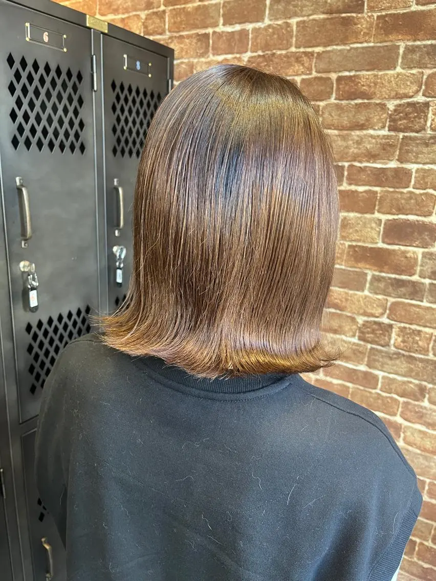 セミロング カラー パーマ ヘアアレンジ メンズ キッズ ネイル マツエク・マツパ アイブロウ メンズハイライト メンズパーマ セミロングパーマ ブラウンカラー ケアカラー 久木原 ゆりのヘアスタイル