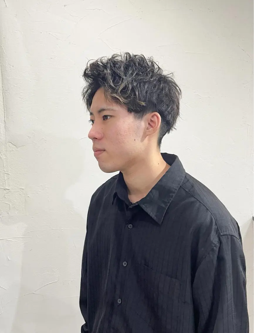 ショート メンズ アップバング マッシュ 刈り上げ かんばら りょーいのヘアスタイル