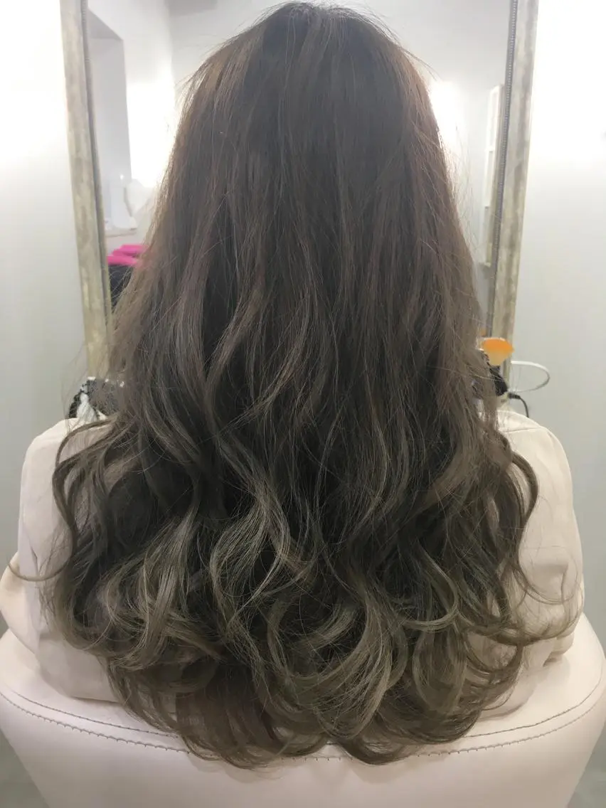 セミロング ロング カラー 髪質改善 中川 翔のヘアスタイル