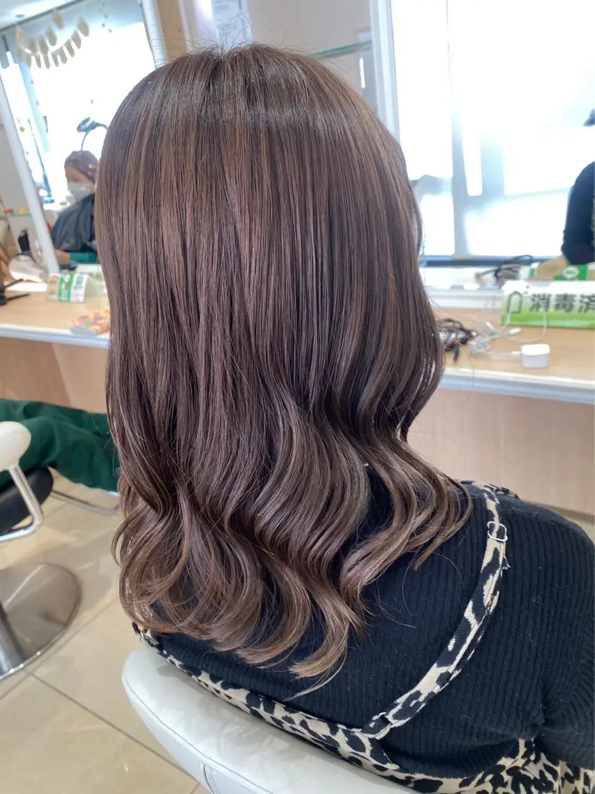 セミロング カラー 🩵波巻き/ツイスパ HARU💎のヘアスタイル