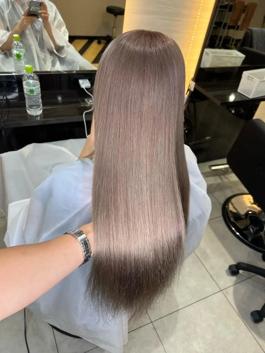 ロング カラー ブリーチ 透明感カラー グレージュ ミルクティーグレージュ トリートメント ヘアカラー トリートメント 🌈カラー特化 ハイトーンけいと🌈のヘアスタイル