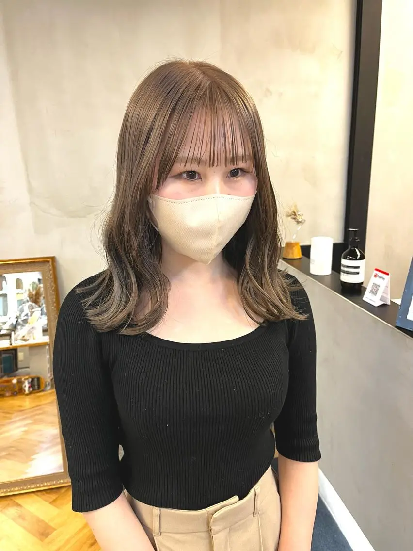 ミディアム カラー ヘアアレンジ ブリーチ ハイトーンカラー カット ヘアカラー ena/ブリーチなし 透明感・レイヤー🎀のヘアスタイル