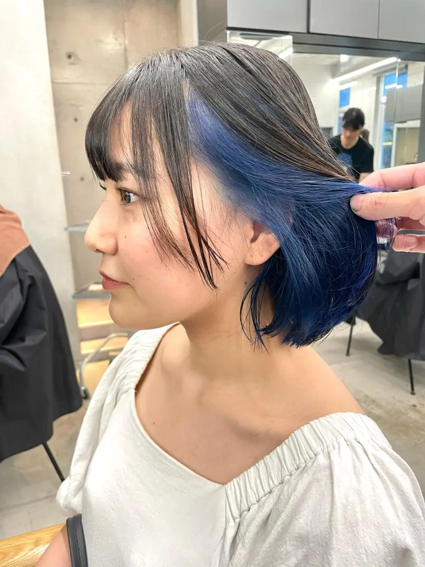 ロング カラー インナーカラー 推し ブリーチ 髪質改善のヘアスタイル