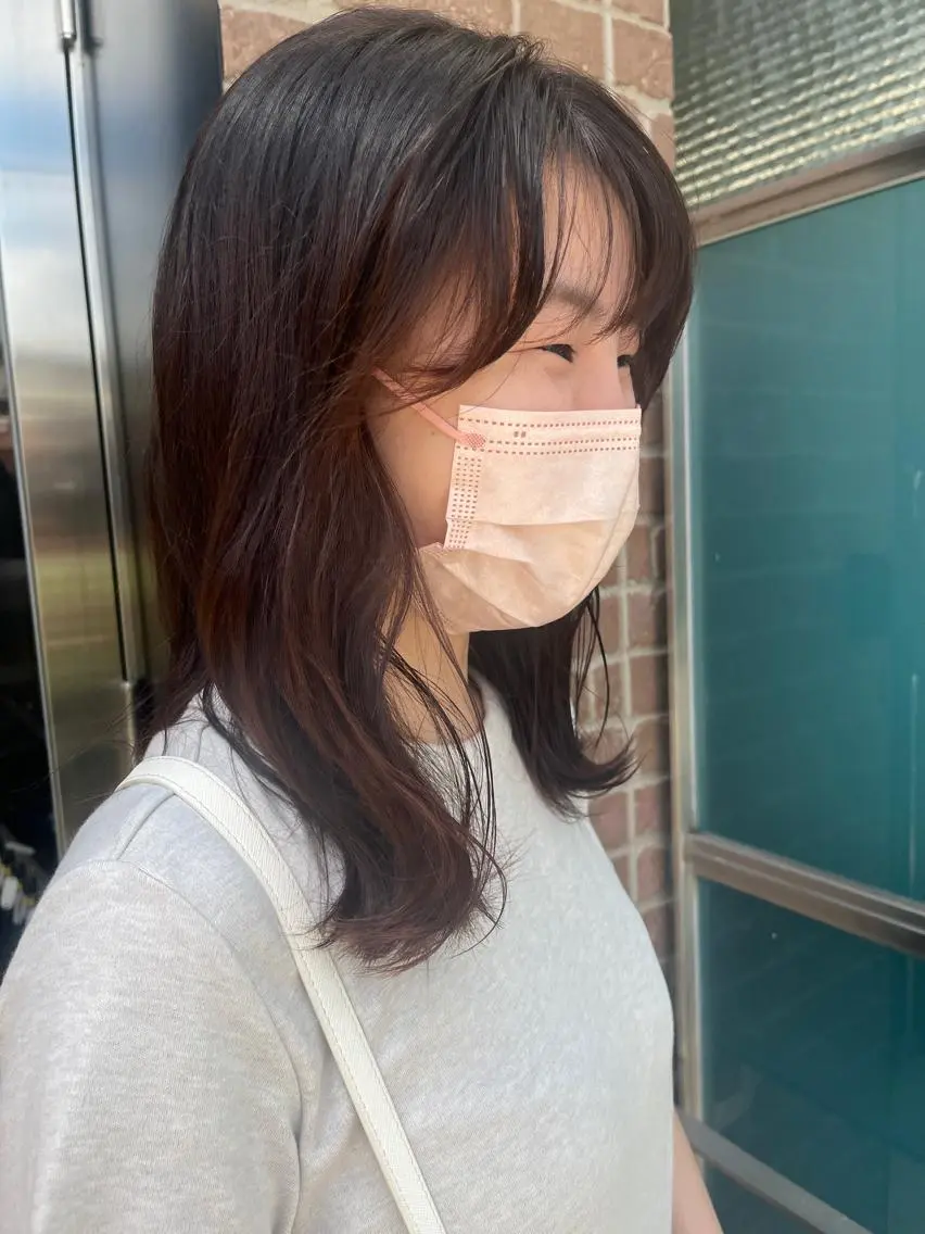 セミロング カラー パーマ ヘアアレンジ メンズ キッズ ネイル マツエク・マツパ アイブロウ メンズパーマ セミロングパーマ ブラウンカラー ケアカラー 透明感カラー 久木原 ゆりのヘアスタイル