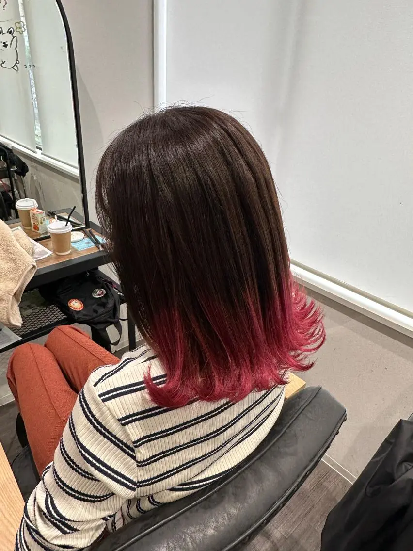 セミロング カラー ピンクカラー 艶髪レイヤー上田 紗也🇰🇷💗のヘアスタイル