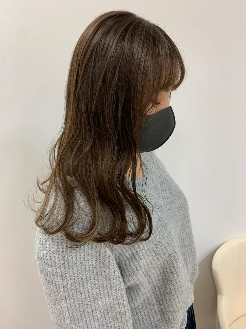 ロング カラー 顔まわりカット✄ ベージュカラー🧸のヘアスタイル