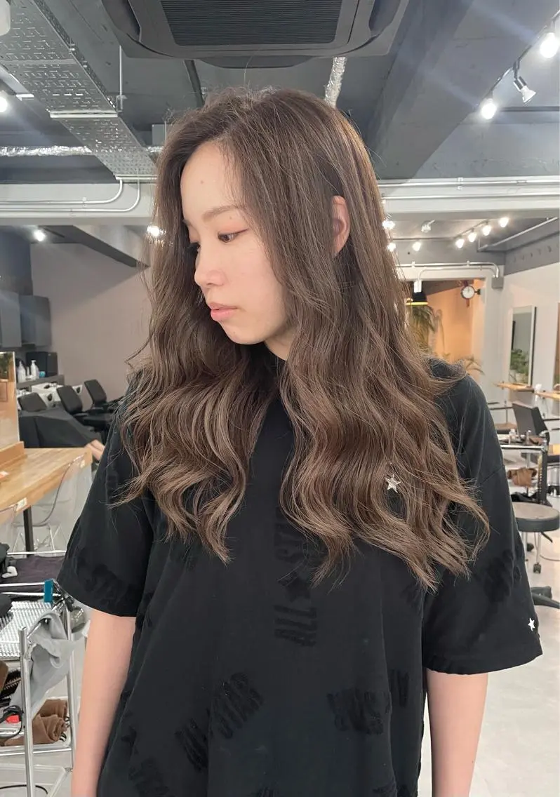 ミディアム カラー カット ヘアカラー トリートメント 西村あきや トレンド韓国ヘアのヘアスタイル