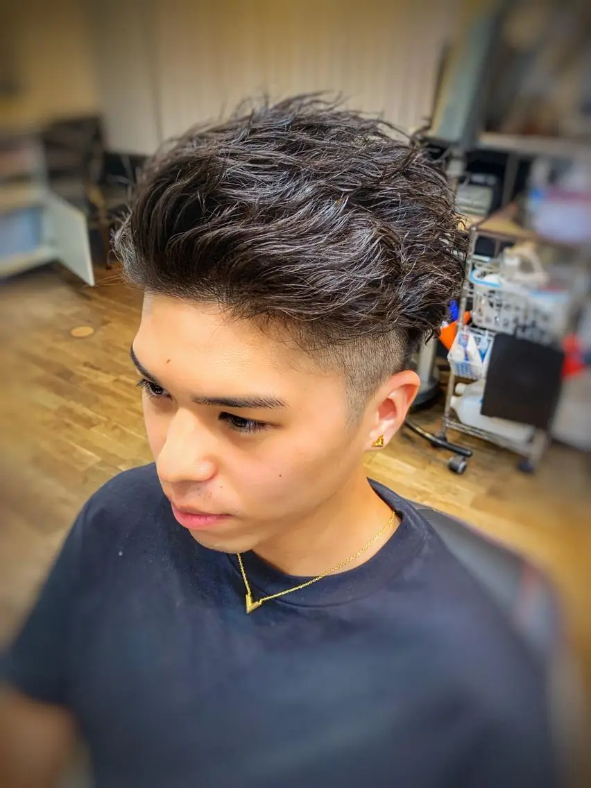 ショート パーマ メンズ メンズパーマ メンズツイストパーマ ツイストパーマ 二本木 秀成のヘアスタイル