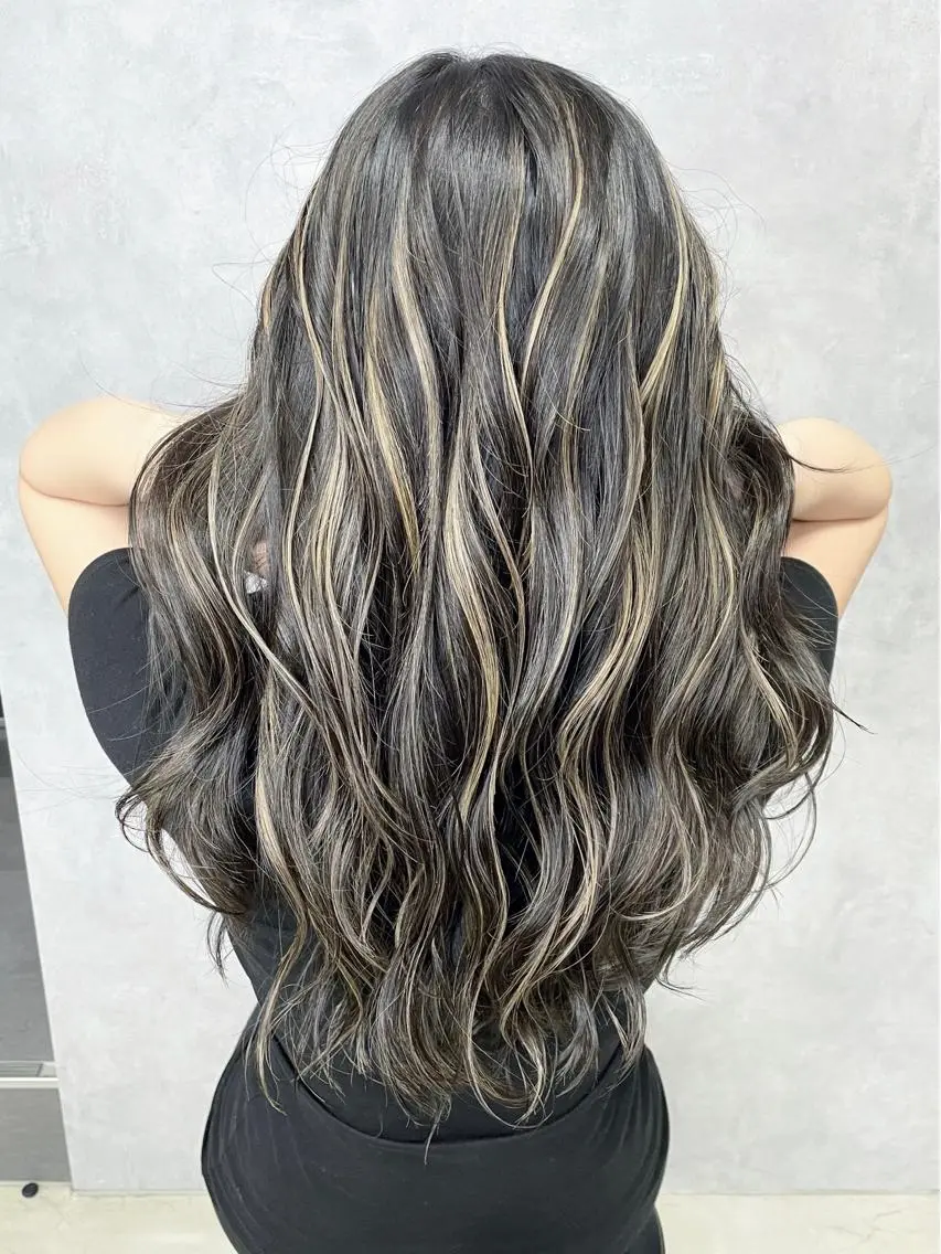 ロング カラー ハイライトカラー ハイライト ヘアカラー LUXBE LUCE ひなののヘアスタイル