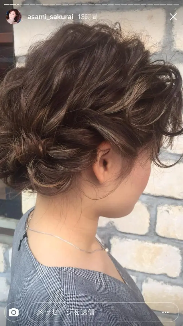 セミロング ハイライト 鷺谷 玲奈のヘアスタイル
