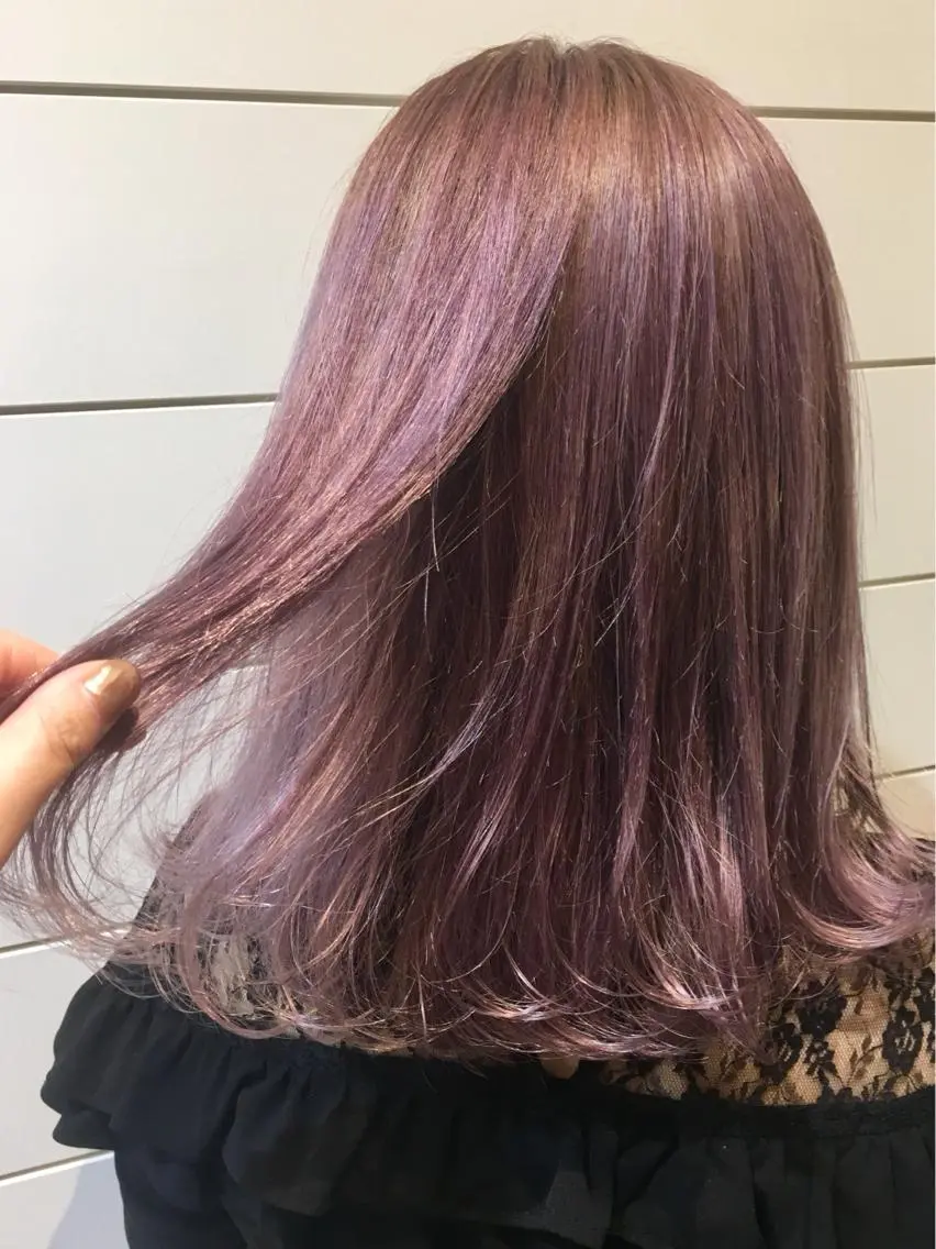 ミディアム カラー 透明感カラー パープルカラー 鍵山 千秋のヘアスタイル