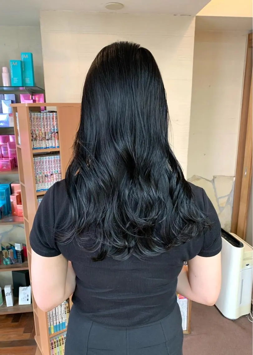 セミロング カラー 黒髪 ブルーカラー ブルーブラック 矢野 晃平のヘアスタイル