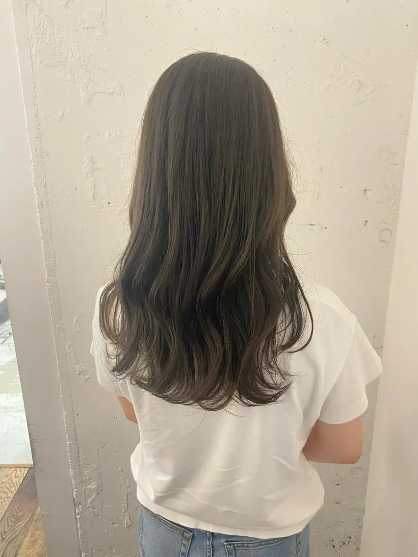 ロング 関 桃萌果のヘアスタイル