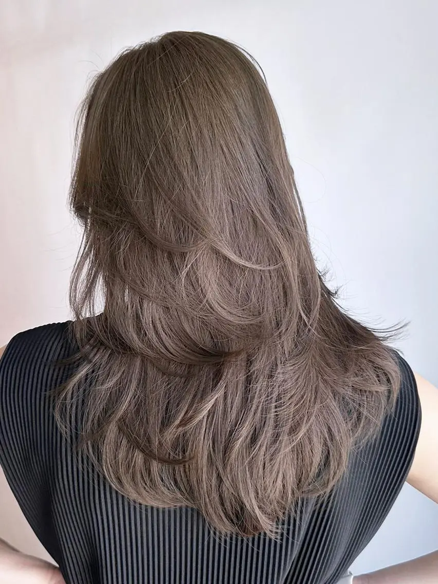 セミロング カラー グレージュ ヘーゼル レイヤーカット カット ヘアカラー トリートメント ITbyALBUM 藤沢店のヘアスタイル