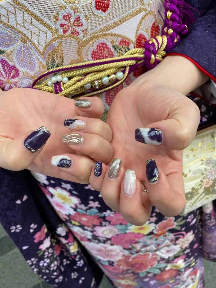 ネイル LAVISH 大和店 emi・:*+のネイルデザイン