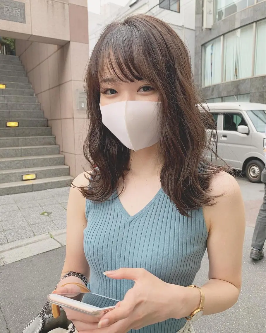 セミロング カラー ネイル ハイトーンボブ 前田 表参道　グレージュのヘアスタイル