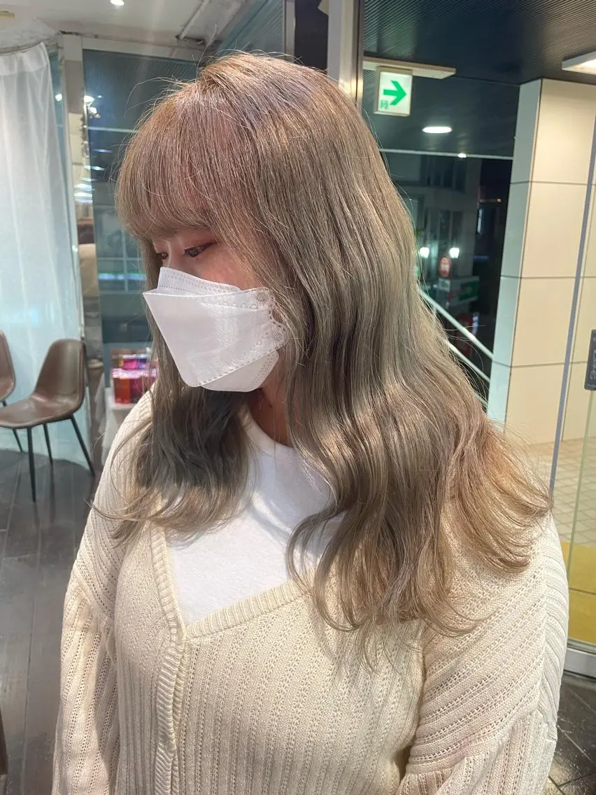 セミロング カラー ブロンド カット ヘアカラー トリートメント aya/小顔レイヤー /柔らかカラーのヘアスタイル