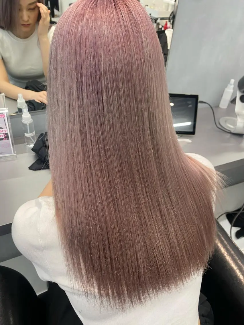 セミロング カラー ハイトーンカラー ピンクカラー 飯ヶ谷 成海のヘアスタイル