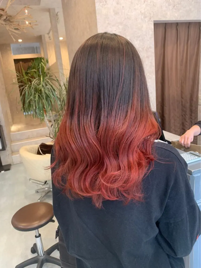 セミロング カラー カシス レッドカラー Blanco Color&Careのヘアスタイル