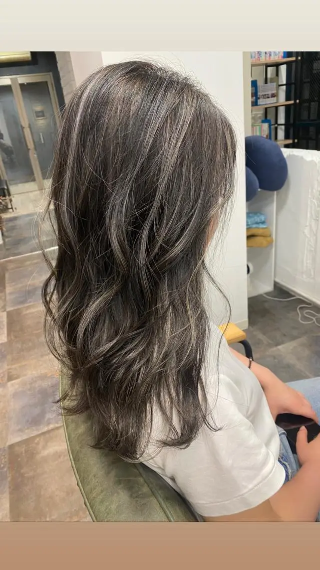 セミロング ハイライト ヘアカラー ハイトーンボブ Mizuki.のヘアスタイル