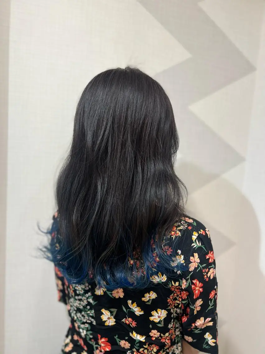 セミロング カラー シールエクステ アディクシーカラー アッシュ バレイヤージュ ミストバング ヘアカラー 吉野 瑳桜のヘアスタイル